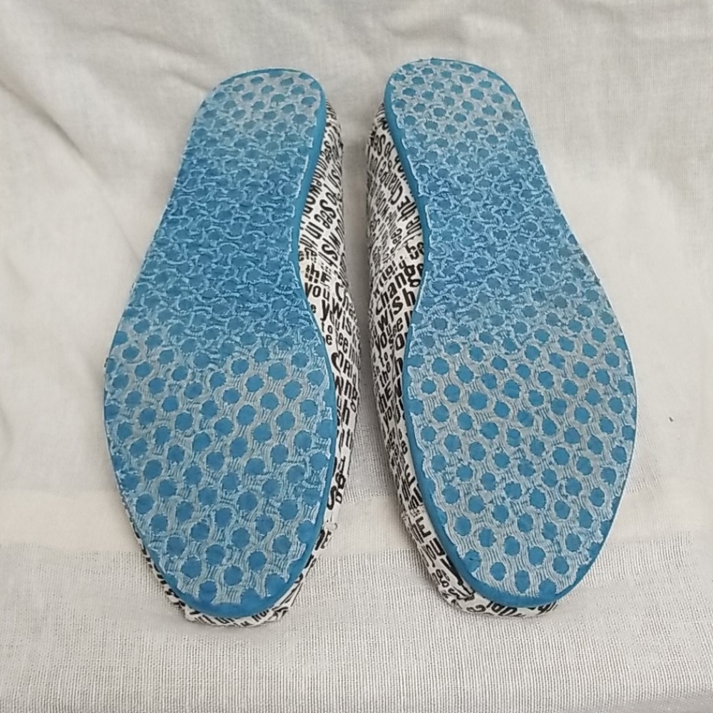 Toms "Be the Change You Wish to Be" Shoes - 7.5 - Picture 6 of 6